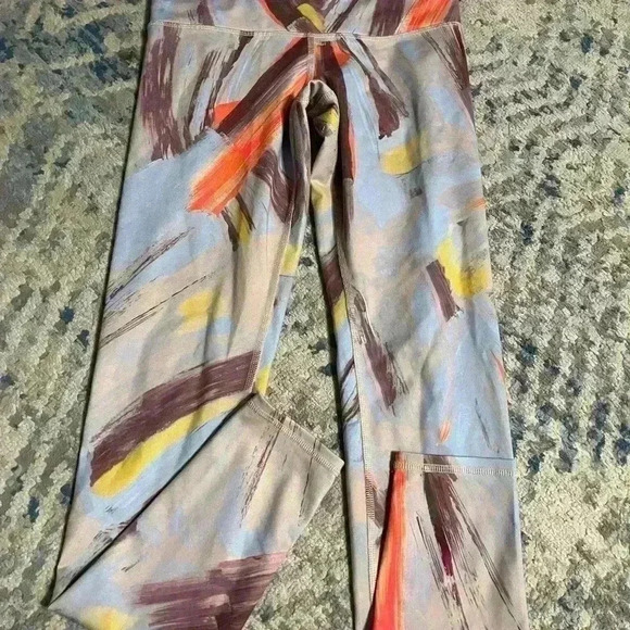 ALO paint swirl legging size small - Picture 4 of 4